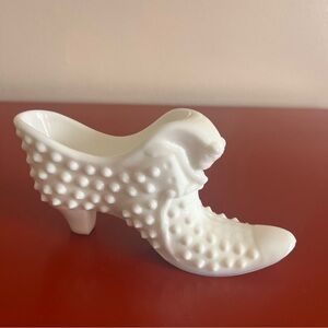 Fenton Hob Knob Milk Glass White Vintage Textured Heel with Iconic Cat Vintage